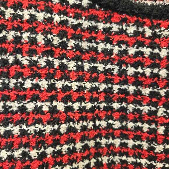 POL Textured Tweed Scoop-Neck Crop Top in Red/Black - Picture 3 of 5